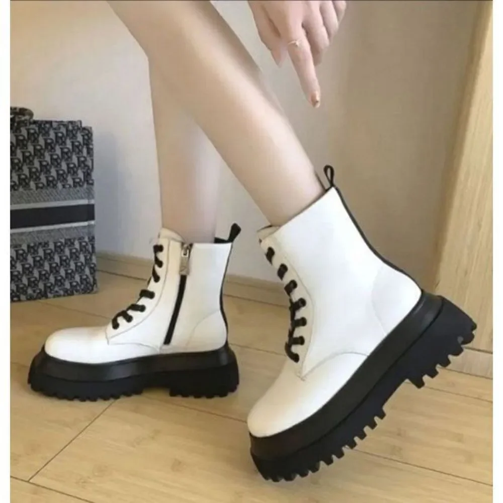 Ladie's White Thicl  Bottom Combat Boots sz 7.5